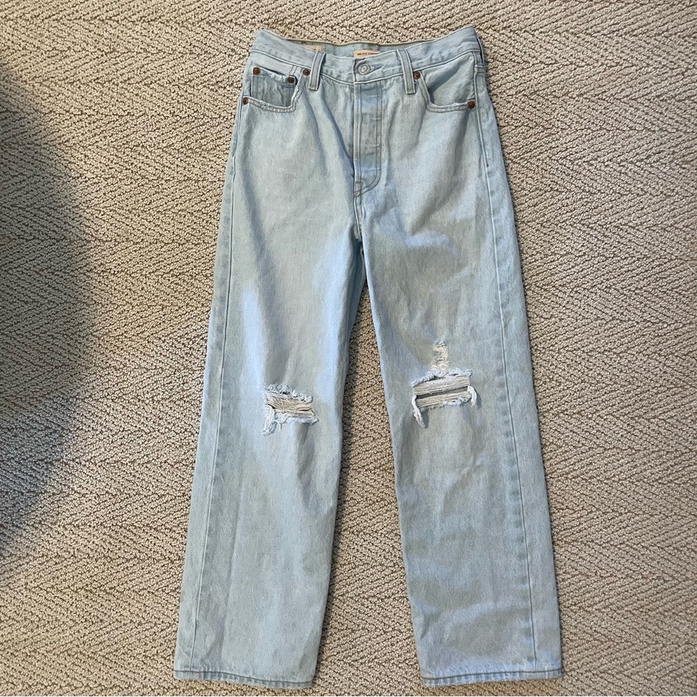 Levi’s Premium Ribcage Straight Ankle Light Distressed Denim Women’s W 25 / L 27